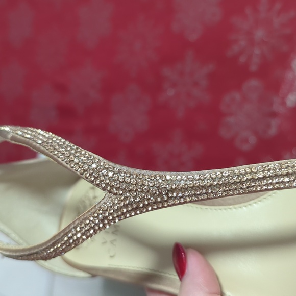 Vince Camuto Sorthand Heels - Picture 7 of 8